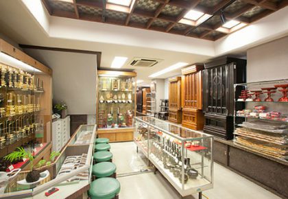 昭和堂仏具店店内