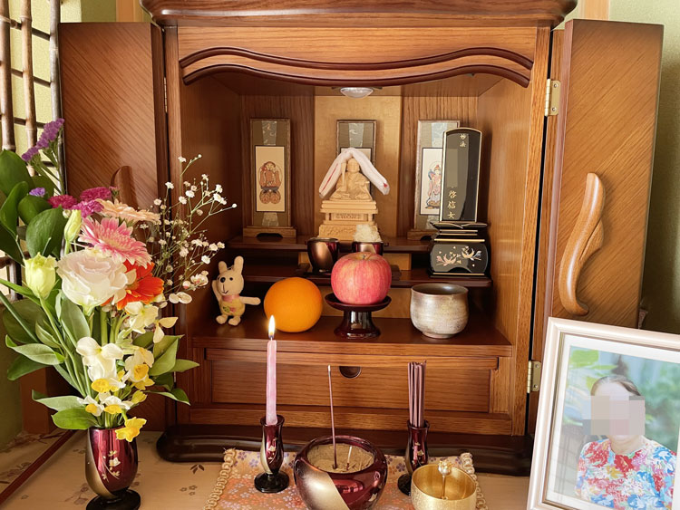 仏壇の選び方（２） 家具などの上に置く仏壇 ① 家具の天板が仏壇より